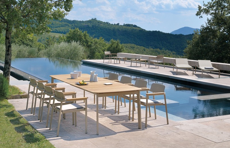 Tavolo in alluminio e teak